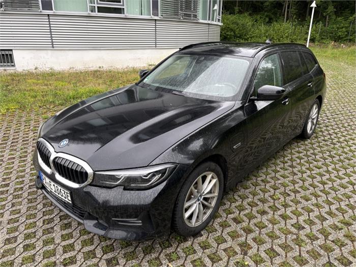 PKW BMW 330E XDrive Touring, EZ 01/2022